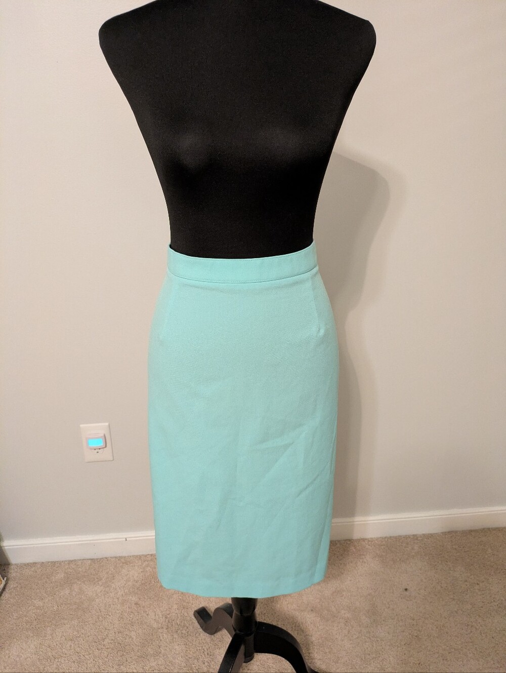 Like New Liz Baker Light Aqua Pencil Skirt Size 12P Midi Back Slit Office